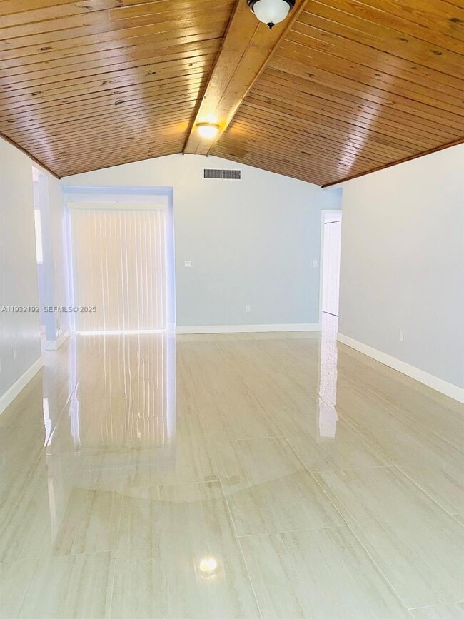 16891 SW 92nd Ct in Palmetto Bay, FL - Building Photo - Building Photo