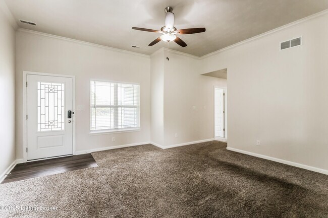 6106 Larkgrove Dr in Louisville, KY - Building Photo - Building Photo