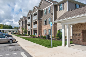 Northside Drive Apartments in Crossville, TN - Building Photo - Building Photo