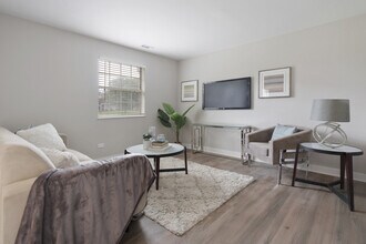 109 Gant Cir in Streamwood, IL - Foto de edificio - Building Photo