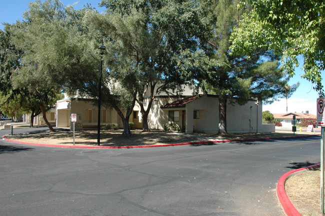 Acoma Thunderbird Townhouses in Glendale, AZ - Building Photo - Building Photo