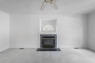 12303 Tollcross Rd in Midlothian, VA - Foto de edificio - Building Photo
