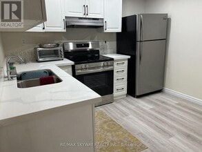 118 Archdekin Dr in Brampton, ON - Building Photo - Building Photo