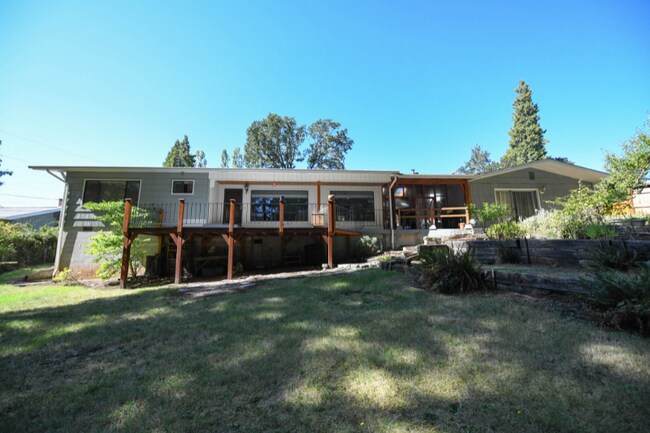 76575 Meadow Way photo'