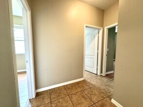 1566 Auburn Hills Ct in Tavares, FL - Foto de edificio - Building Photo