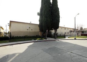 2467 Angela St in Pomona, CA - Building Photo