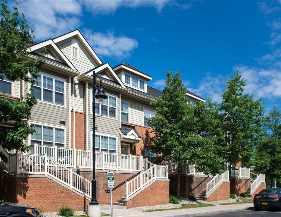 310 Exchange Blvd in Rochester, NY - Building Photo