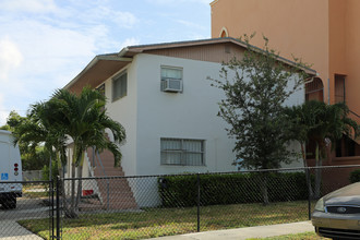 811-813 9th St in West Palm Beach, FL - Building Photo - Building Photo