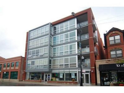 744 W Fullerton Ave in Chicago, IL - Building Photo