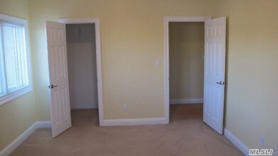 289 Post Ave-Unit -208 in Westbury, NY - Building Photo - Building Photo