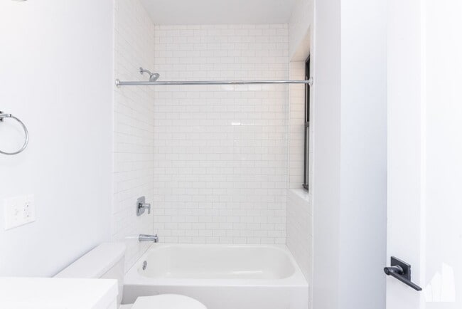 3401 W Fullerton Ave in Chicago, IL - Building Photo - Building Photo