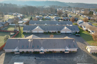 2750 Iowa Dr in New Kensington, PA - Building Photo - Building Photo