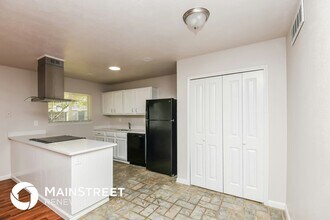 4705 Independence Trail in Grand Prairie, TX - Foto de edificio - Building Photo