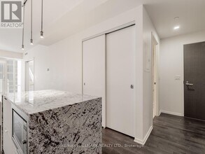1 Bloor St E in Toronto, ON - Building Photo - Building Photo
