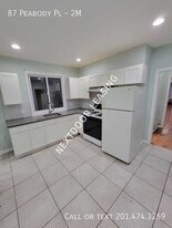 87 Peabody Pl in Newark, NJ - Building Photo