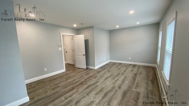 95 Cottage St, Unit 1 in Boston, MA - Building Photo - Building Photo