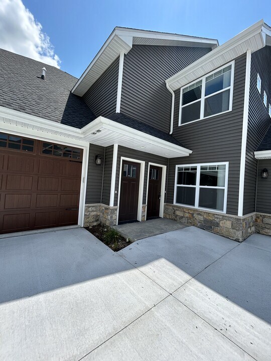 3120 Shanes Way in Bettendorf, IA - Foto de edificio