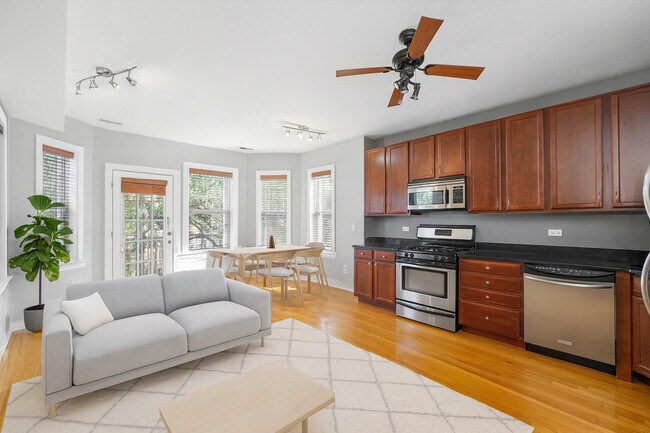 2531 W Berwyn Ave in Chicago, IL - Building Photo - Building Photo