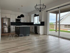 1570 Farmview Ter in Lynden, WA - Building Photo - Building Photo