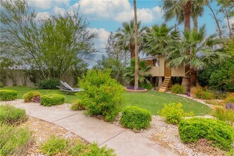 7270 Loma Alta Cir in Las Vegas, NV - Building Photo - Building Photo