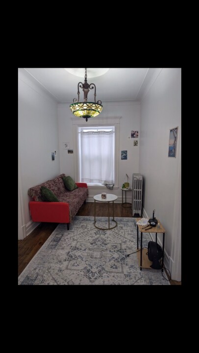 2077 Tupper Rue in Montréal, QC - Building Photo