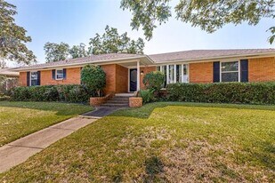 1602 Iroquois Dr in Garland, TX - Building Photo