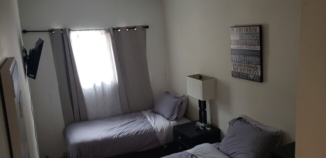 466 S Wetherly Dr, Unit 1 in Beverly Hills, CA - Foto de edificio - Building Photo