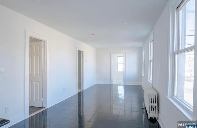 254 Hudson Pl, Unit 2 in Cliffside Park, NJ - Foto de edificio - Building Photo