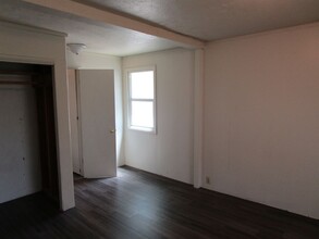 799-799 1/2 SE 2nd St in Prineville, OR - Foto de edificio - Building Photo