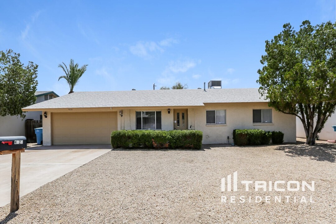 4121 W Griswold Rd in Phoenix, AZ - Building Photo