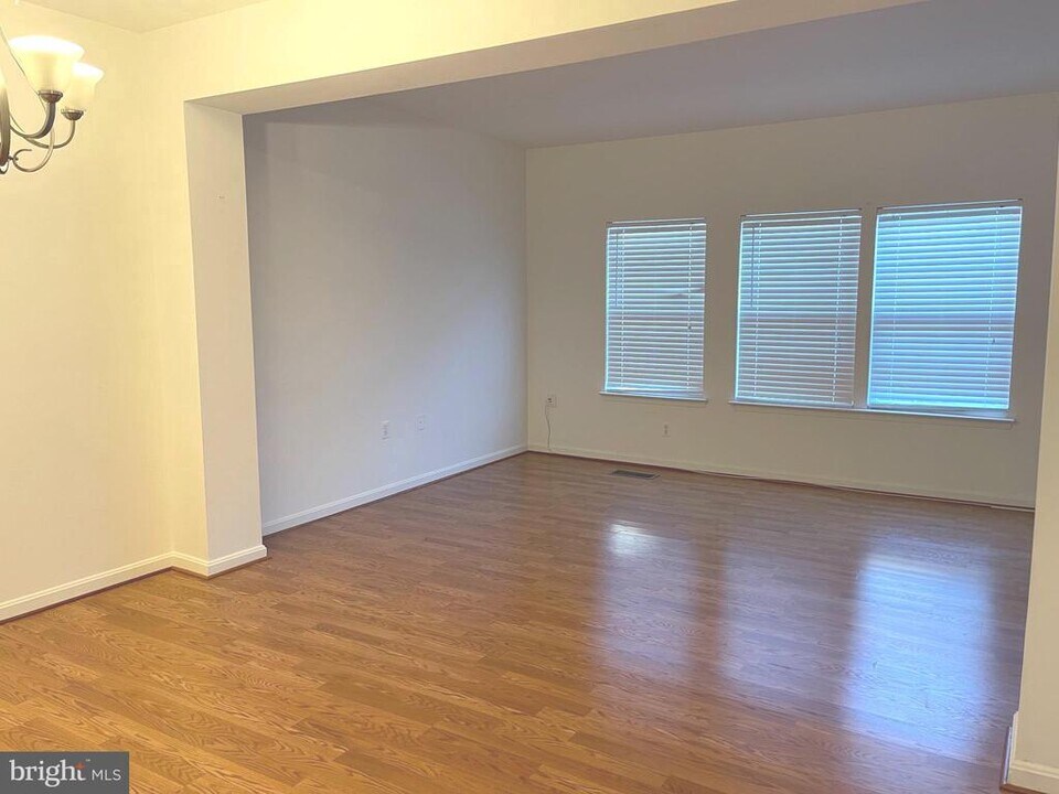 4080 Fountainside Ln in Fairfax, VA - Building Photo