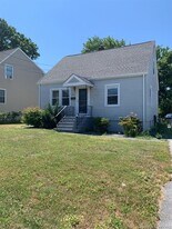 62 W Elderkin Ave in Groton, CT - Building Photo