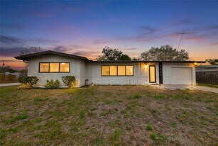 2239 Worrington St in Sarasota, FL - Building Photo