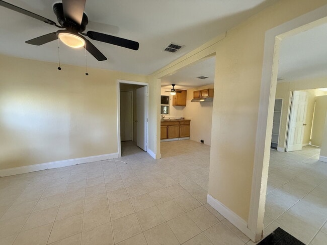7036 Washington St in New Port Richey, FL - Foto de edificio - Building Photo