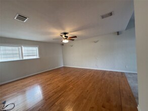 2614 W Newton Cir in Irving, TX - Building Photo - Building Photo