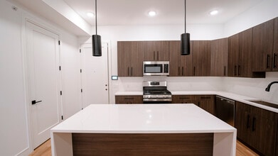 325 Union Blvd in Totowa, NJ - Building Photo - Building Photo