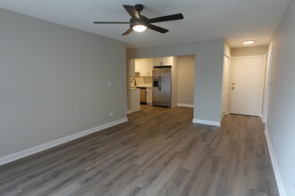 870 E Old Willow Rd, Unit 154 in Prospect Heights, IL - Building Photo - Building Photo