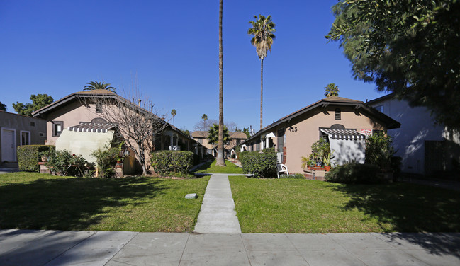 415 Riverdale Dr in Glendale, CA - Foto de edificio - Building Photo