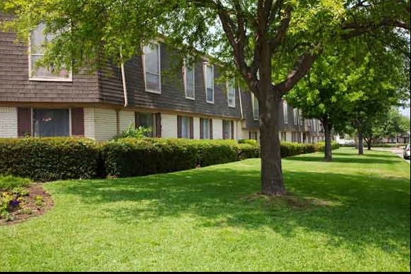 Glen Oaks Apartments