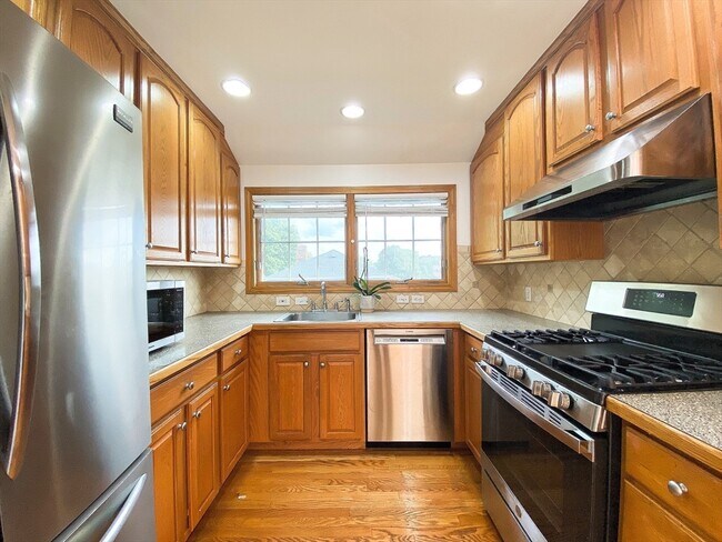 287 Everett St in Boston, MA - Building Photo - Building Photo