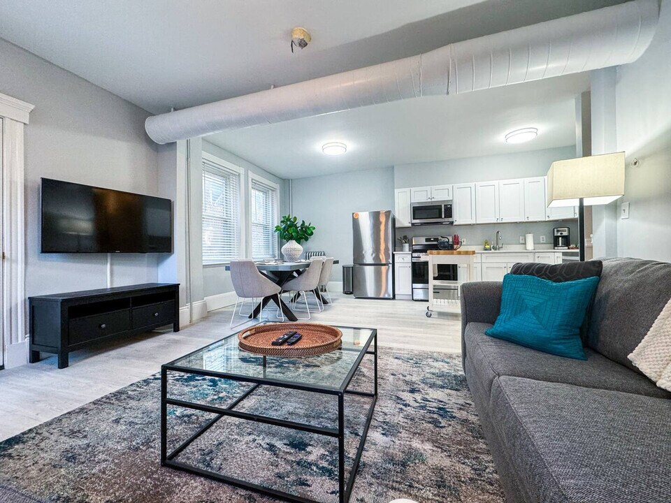 636 Washington St in Brookline, MA - Building Photo