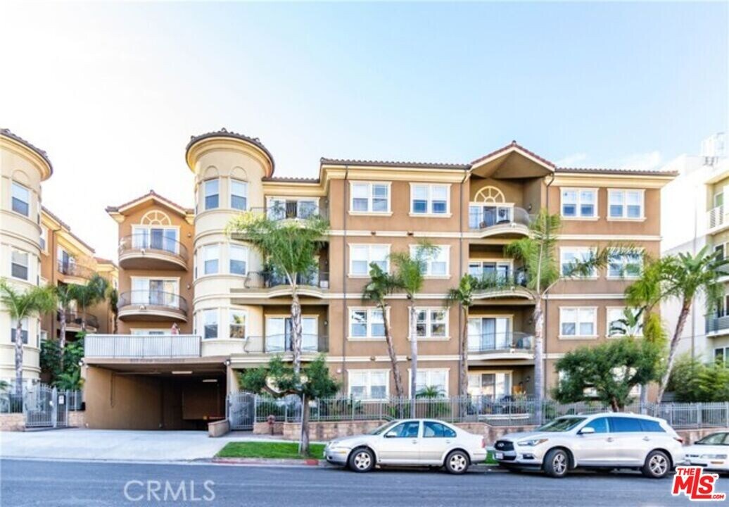 917 S New Hampshire Ave in Los Angeles, CA - Building Photo