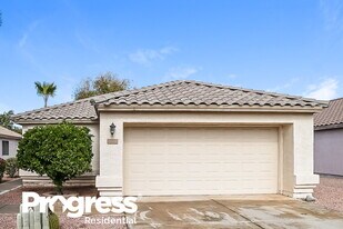 13766 W Elm St in Surprise, AZ - Building Photo