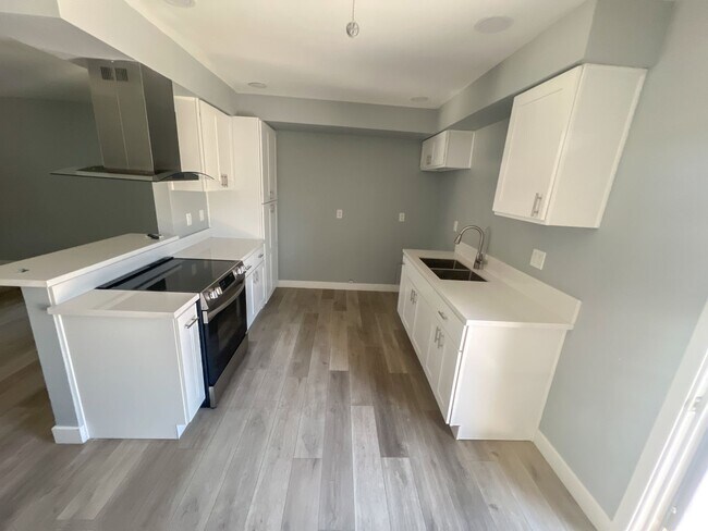 112 N Spruce St in Montebello, CA - Foto de edificio - Interior Photo