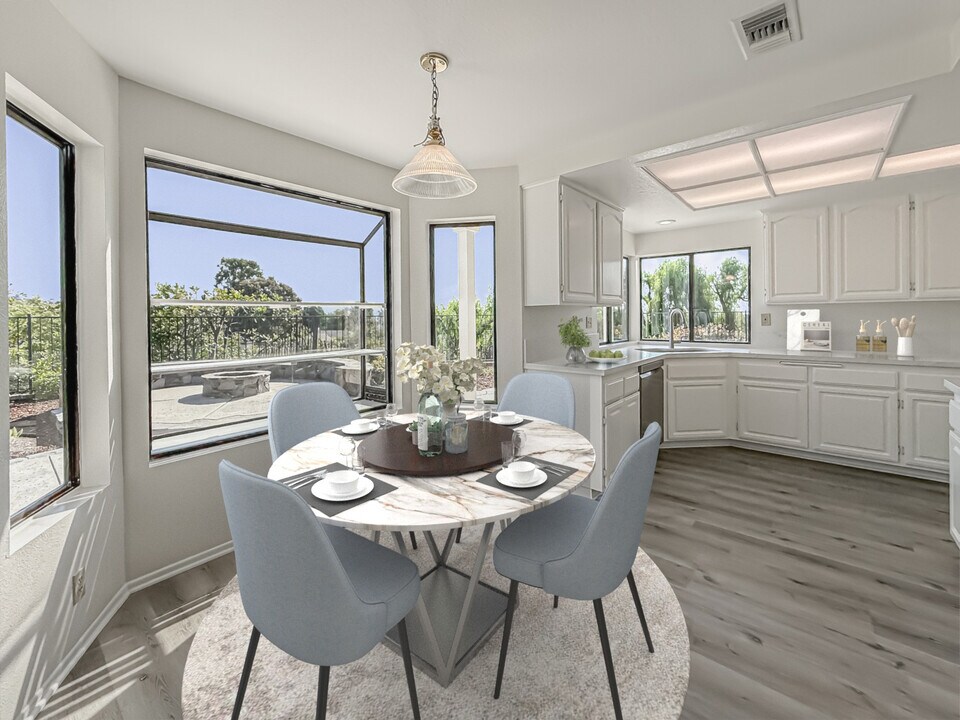 2568 Picadilly Cir in Thousand Oaks, CA - Building Photo