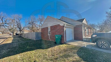 1258 N Crestway St in Wichita, KS - Building Photo - Building Photo