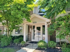 6829 Meadow Creek Dr in Columbus, OH - Building Photo