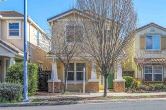 7459 Starward Dr in Dublin, CA - Building Photo - Building Photo