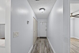 5985 Forest Hill Blvd in West Palm Beach, FL - Building Photo - Building Photo