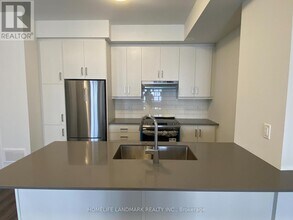 131 Honeycrisp Cres in Vaughan, ON - Building Photo - Building Photo